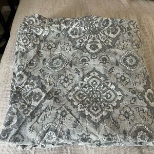 Pottery Barn Queen Gray Medallion Duvet